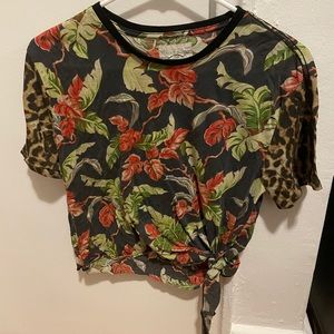 Cropped Tie-Bottom Leaf/Leopard Print T-Shirt